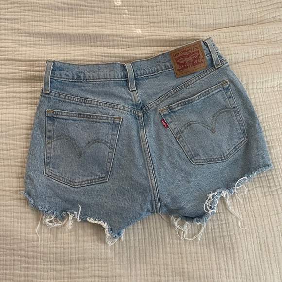Levi's Women's light Blue Denim Shorts size 28 - Picture 1 of 8
